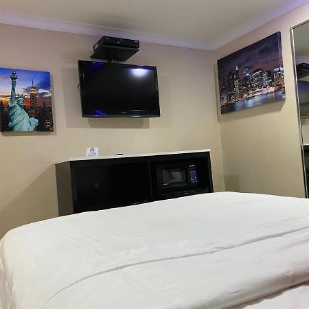 Relax Inn North Babylon Zewnętrze zdjęcie